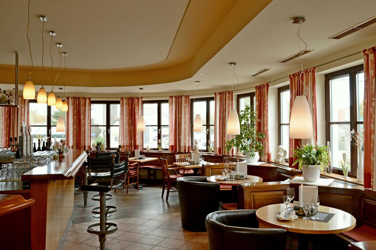 Hotel & Restaurant Braunstein - Pauli'S Stuben Пурбах-ам-Нойзидлер-Зе Экстерьер фото