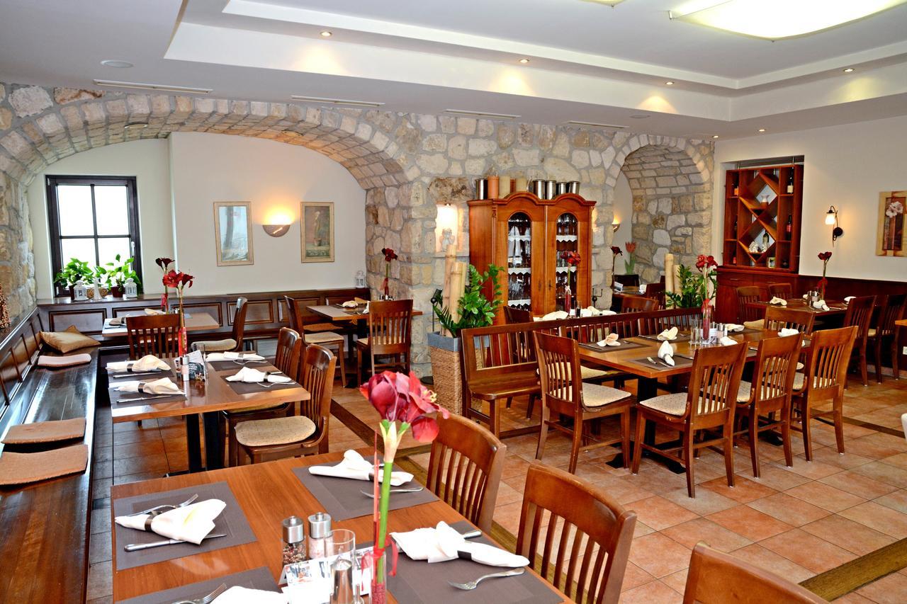 Hotel & Restaurant Braunstein - Pauli'S Stuben Пурбах-ам-Нойзидлер-Зе Экстерьер фото